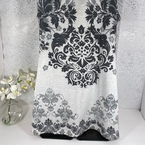Espresso Women's Small Boho Floral Accent Sleeveless Tunic Top Black, Gray White - Picture 13 of 16